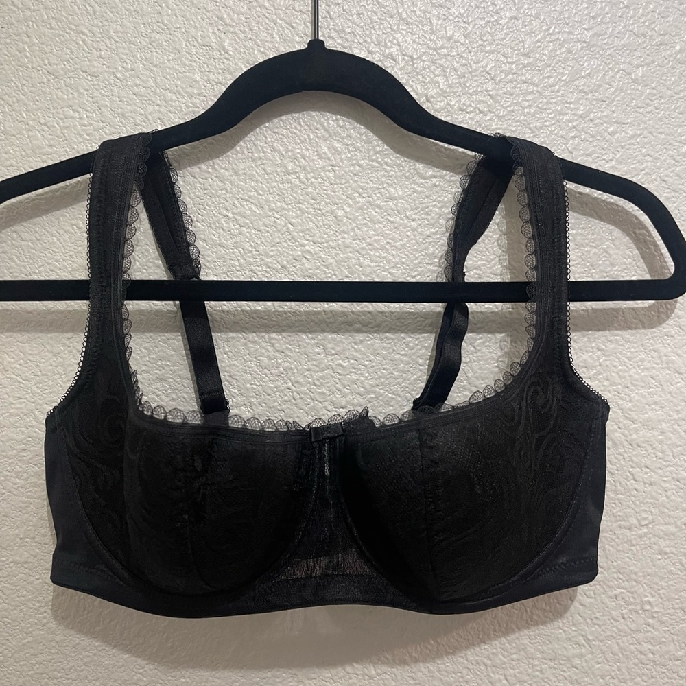 Chic Black Lace Underwire Bra